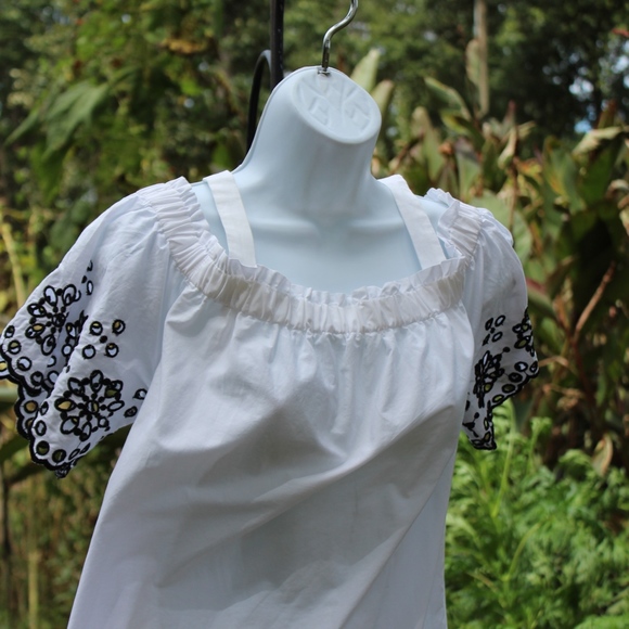 Vineyard Vines Off-Shoulder White Dress with Navy Embroidery - Picture 4 of 8